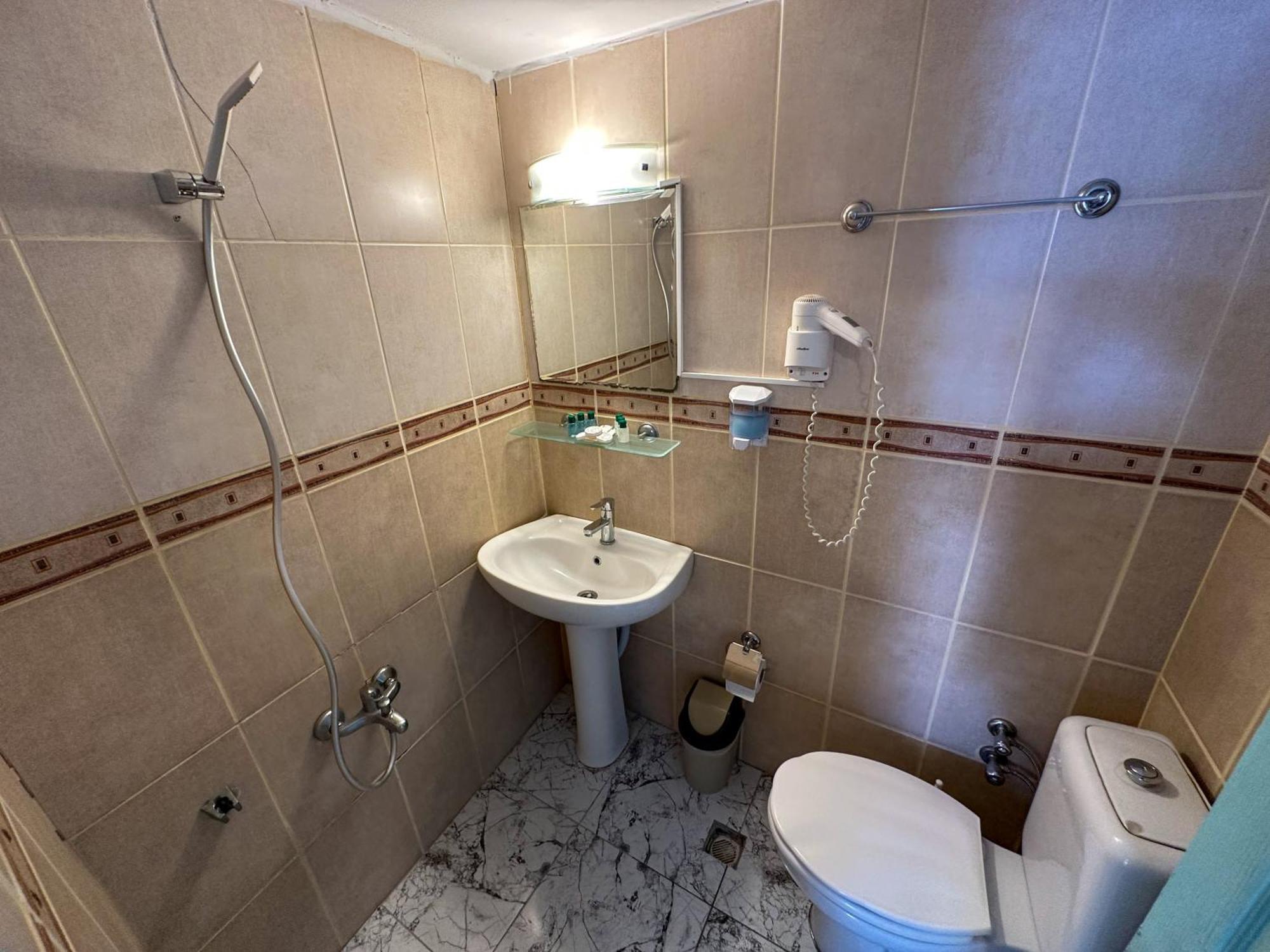 Hikmethan Kusadası